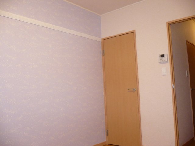 レオパレスアンドゥドゥの居間・リビング|こちらの居間で趣味の時間をお楽しみください