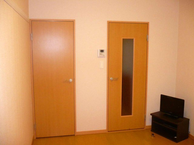 レオパレスアンドゥドゥの内装|明るい色調の室内です