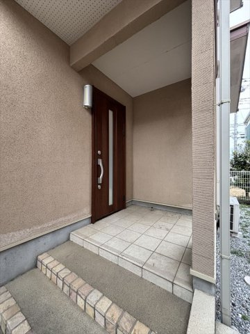 リフレMKハウスの玄関|明るい玄関です