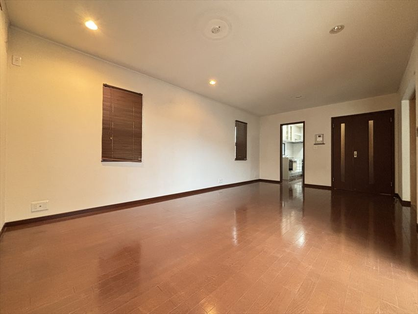 リフレMKハウスの居間・リビング|こちらのリビングで趣味の時間をお楽しみください