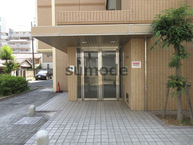 高槻市上田辺町の賃貸マンションのエントランス