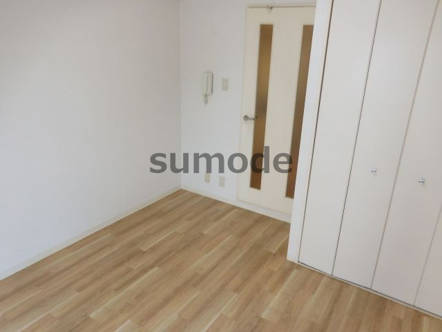 高槻市上田辺町の賃貸マンションの居間・リビング