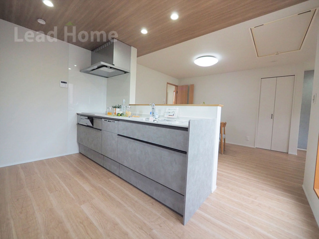 【キッチン】 | 世田谷区上馬3丁目 | ご家族との会話が弾む対面式システムキッチン。