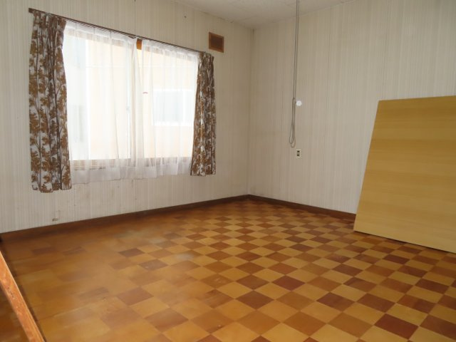 北見市山下町２丁目３番９号　中古売家の洋室|東側1階8帖洋室です。