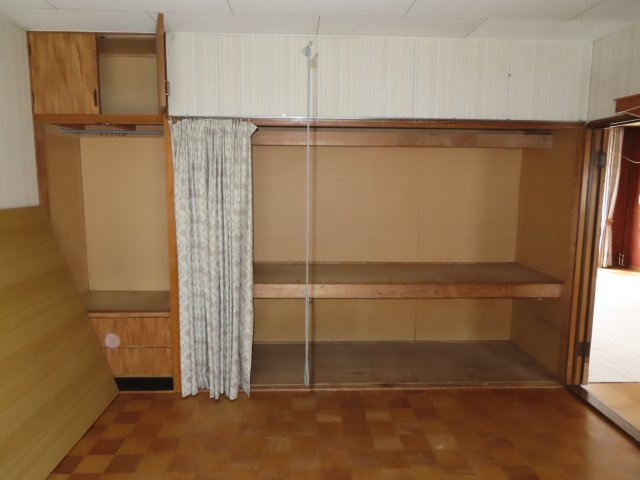 北見市山下町２丁目３番９号　中古売家の収納|1階8帖洋室の収納です。