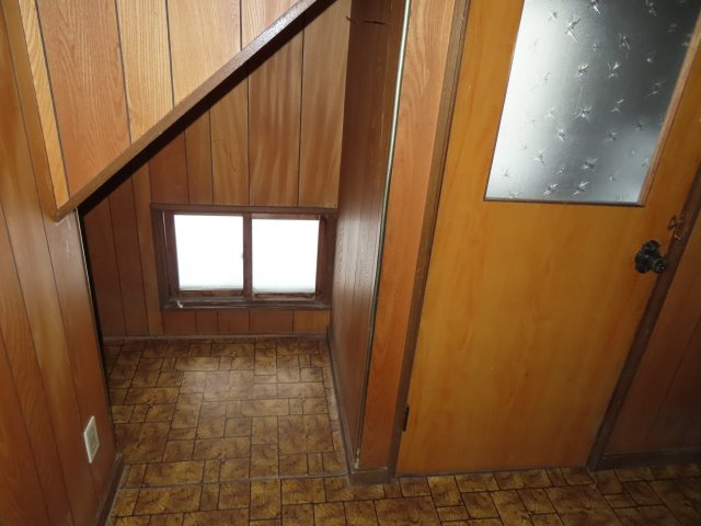 北見市山下町２丁目３番９号　中古売家の収納|階段下のちょっとした物置スペースになります。