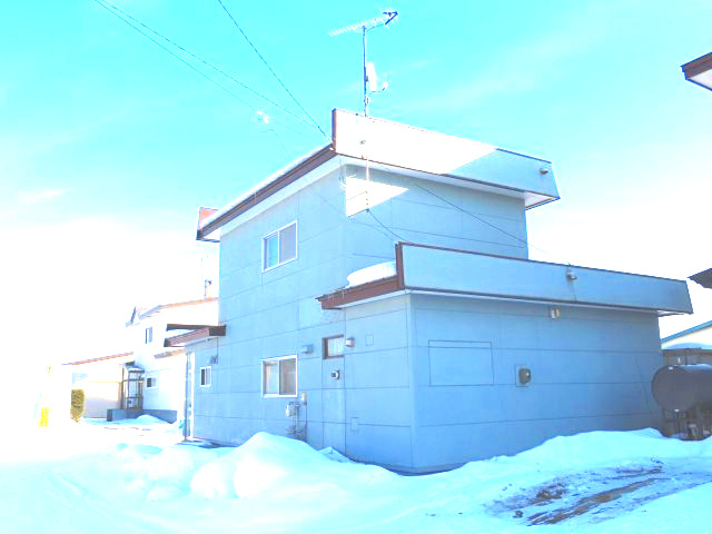 北見市西三輪３丁目７５２番地１２８　中古売家の外観|新築後から、外壁と屋根は現在まで２回のリフォーム歴があります。