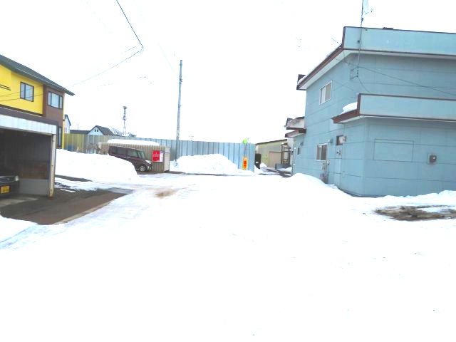 北見市西三輪３丁目７５２番地１２８　中古売家の前面道路含む現地写真|北側前面道路含む【東方向】現地写真です。
