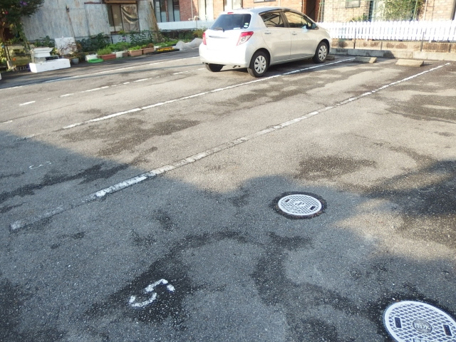 ネイフリーデンⅡの駐車場