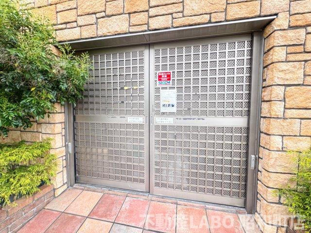 フレンシアノイエ難波南のエントランス