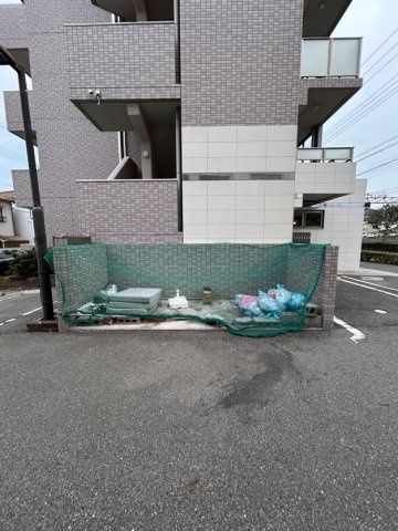 マウントック・フェイムの駐車場