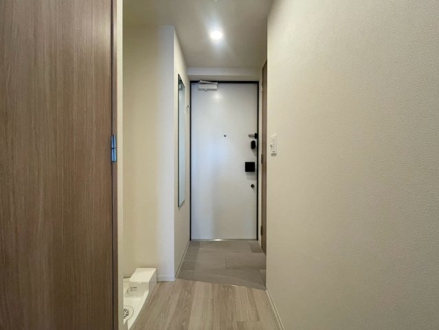 コンフォリア・リヴ本町WEST　Qの玄関