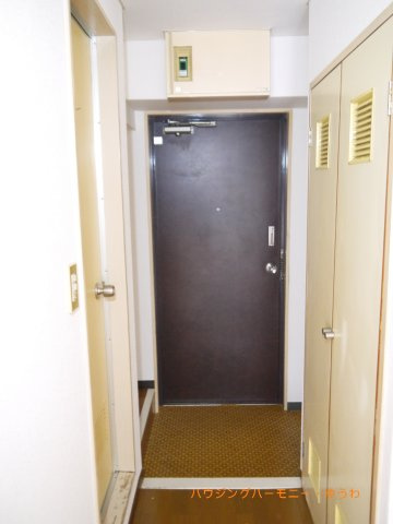 【玄関】 | グローリア駒込 | 落ち着いた色味の玄関がご家族や来客を出迎えてくれます。