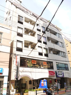 【外観】 | モダンでスタイリッシュな印象を与えるライトグレーを基調とした外観。