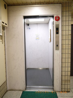 【その他共用部分】 | 勿論エレベーターが備え付けられています。
