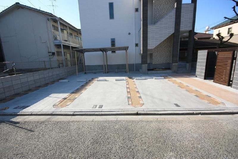 フェルメール千早の駐車場