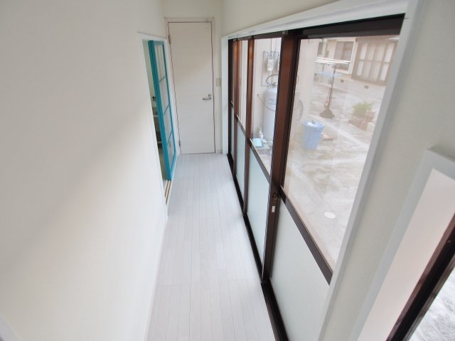 岡本貸家の玄関