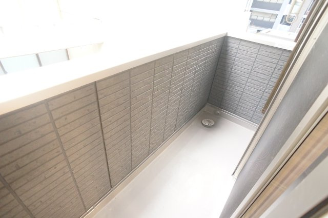 メゾン三条の玄関