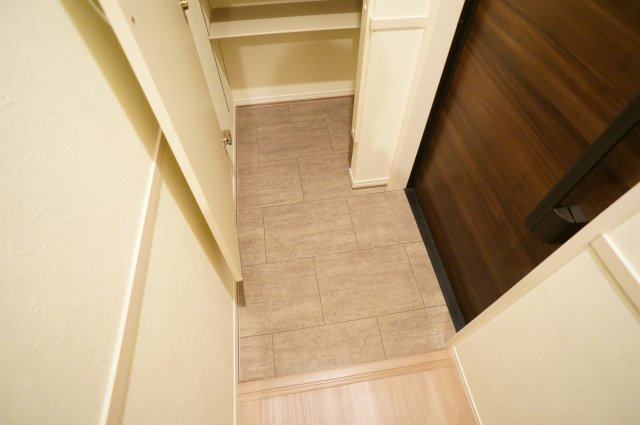 メゾン三条の玄関