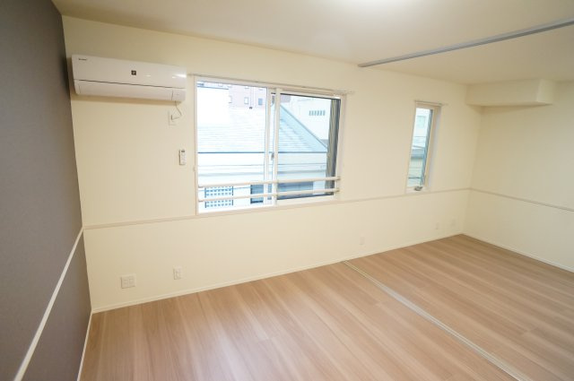 メゾン三条の居間・リビング