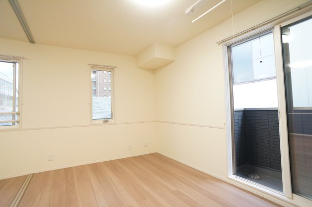 メゾン三条の洋室