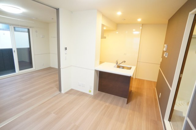 メゾン三条の居間・リビング