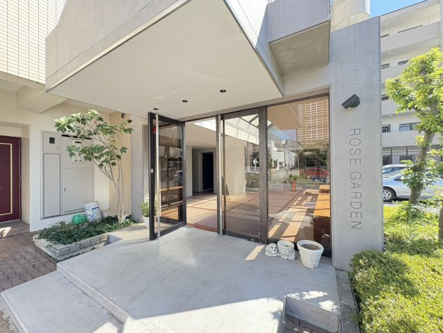 ローズガーデンのロビー