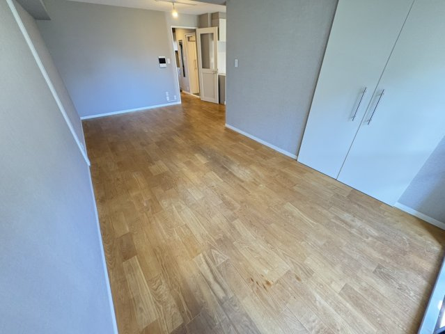 ローズガーデンの居間・リビング