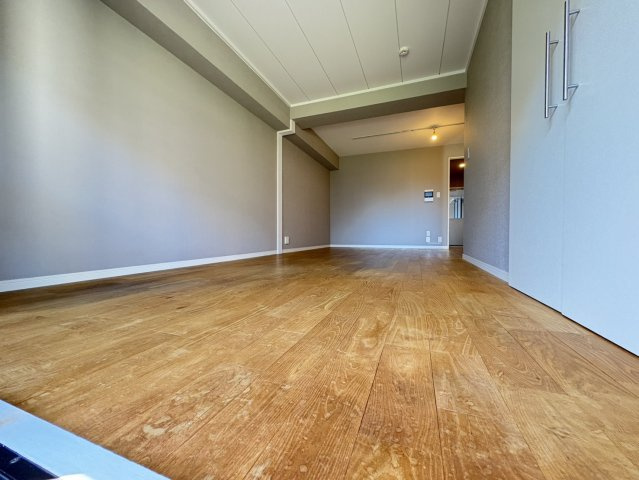 ローズガーデンの居間・リビング