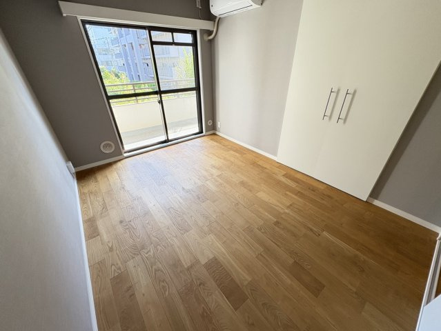 ローズガーデンの居間・リビング