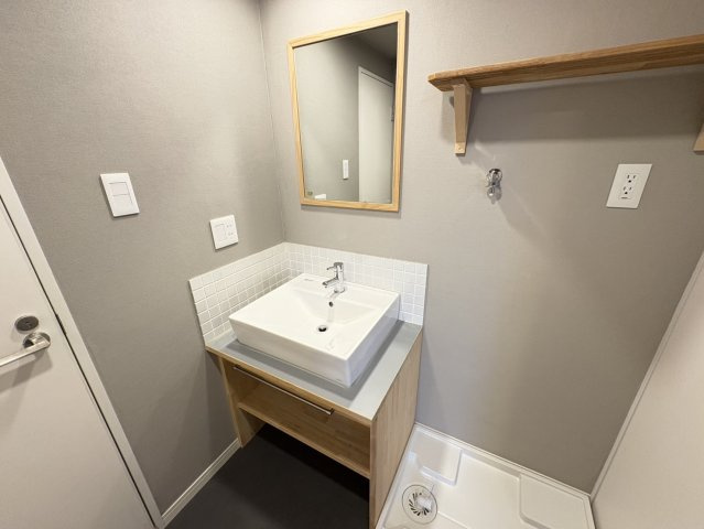 ローズガーデンの独立洗面台