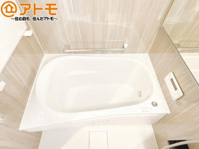 【浴室】 | メゾンヴァンベール江尻台 | 脚を伸ばしてリフレッシュ♪広々湯舟でお湯に浸かれば疲労回復効果につながります♪