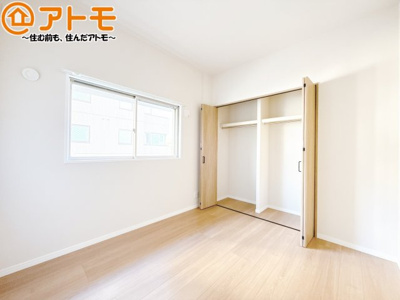 【収納】 | メゾンヴァンベール江尻台 | ハンガーパイプ付きのクローゼットは季節ものなどを収納することができて便利です♪