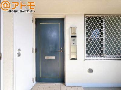 【玄関】 | メゾンヴァンベール江尻台 | 落ち着いた色合いの玄関は防犯性に優れた仕様になっています♪