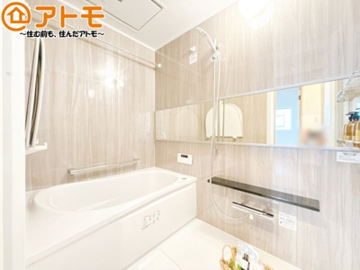 【浴室】 | メゾンヴァンベール江尻台 | 浴室は落ち着いた色のパネルでゆったりと過ごせる空間です。お風呂で一日の疲れを癒しましょう♪