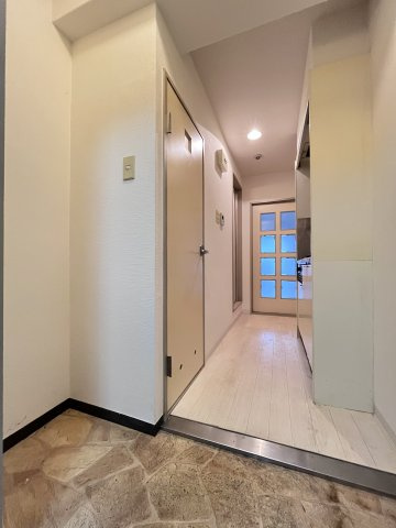 第2まやハイツの玄関