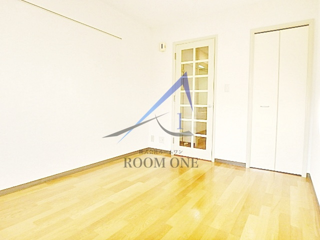 ヴィラ・フローラスの居間・リビング|洋室のお部屋です。