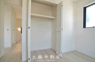 【洋室】 | 座間市南栗原6丁目  新築戸建て　全１棟【仲介手数料無料】 | 2階　洋室3（5.2帖）クローゼット