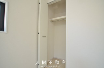 【洋室】 | 座間市南栗原6丁目  新築戸建て　全１棟【仲介手数料無料】 | 2階　洋室4（5.0帖）クローゼット