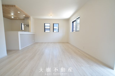 【居間・リビング】 | 座間市南栗原6丁目  新築戸建て　全１棟【仲介手数料無料】