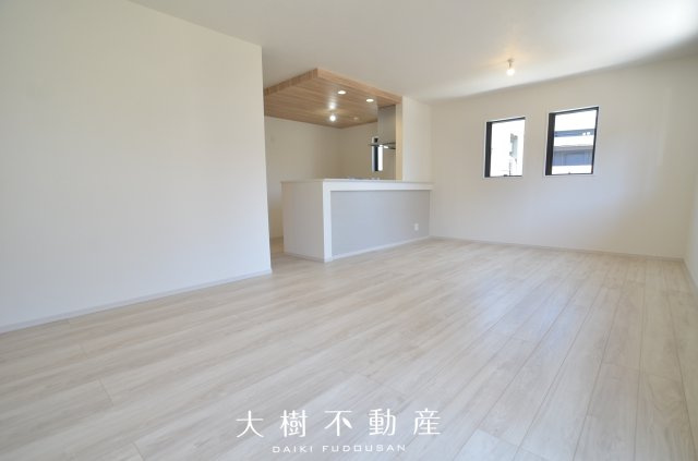 【居間・リビング】 | 座間市南栗原6丁目  新築戸建て　全１棟【仲介手数料無料】