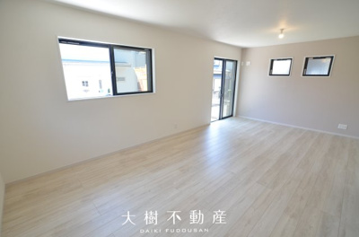 【居間・リビング】 | 座間市南栗原6丁目  新築戸建て　全１棟【仲介手数料無料】
