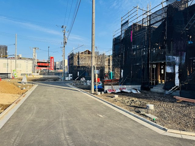 八王子市　泉町　新築一戸建て　２６期の前面道路含む現地写真|～北西側5ｍ道路に面しています～