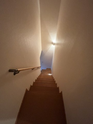 【内装】 | スリーズ国立 | 階段