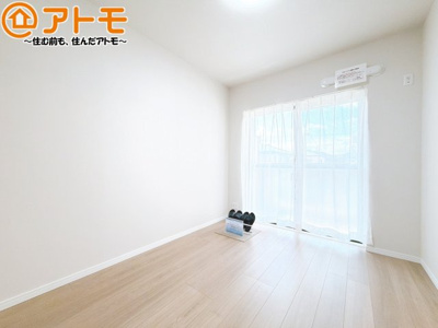 【子供部屋】 | ライオンズマンション岳美 | 壁と床がシンプルな色合いだからこそ自分だけの空間を作れます♪お部屋作りのイメージは順調でしょうか♪