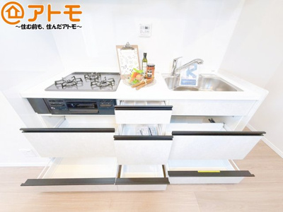 【キッチン】 | ライオンズマンション岳美 | 大容量システムキッチン♪お料理スペースやシンク広々！毎日の家事をしっかりサポート♪