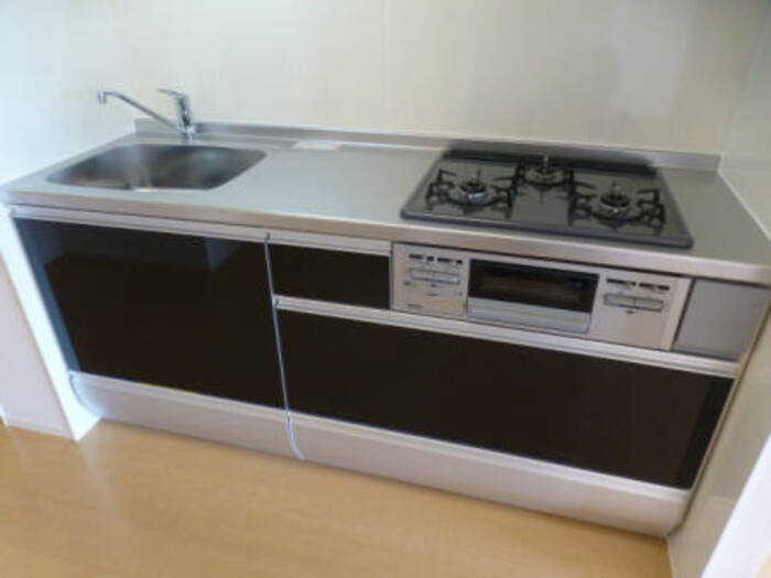 藤沢市菖蒲沢のアパートのキッチン