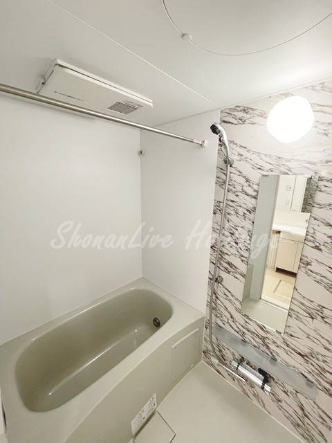 藤沢市菖蒲沢のアパートの浴室