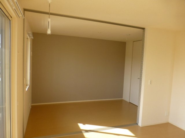 藤沢市菖蒲沢のアパートの居間・リビング