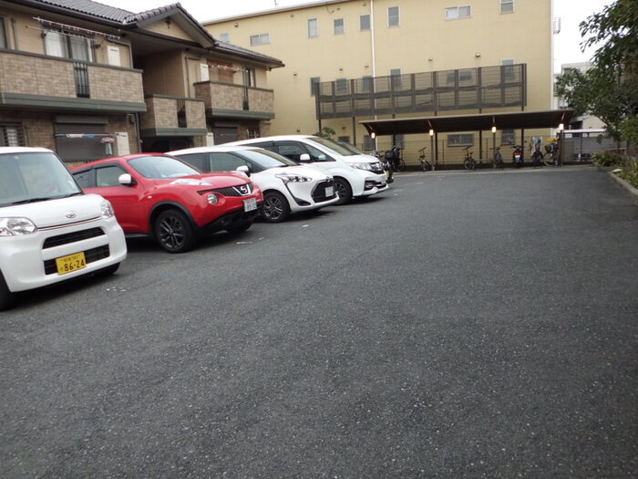 松韻舎B棟の駐車場
